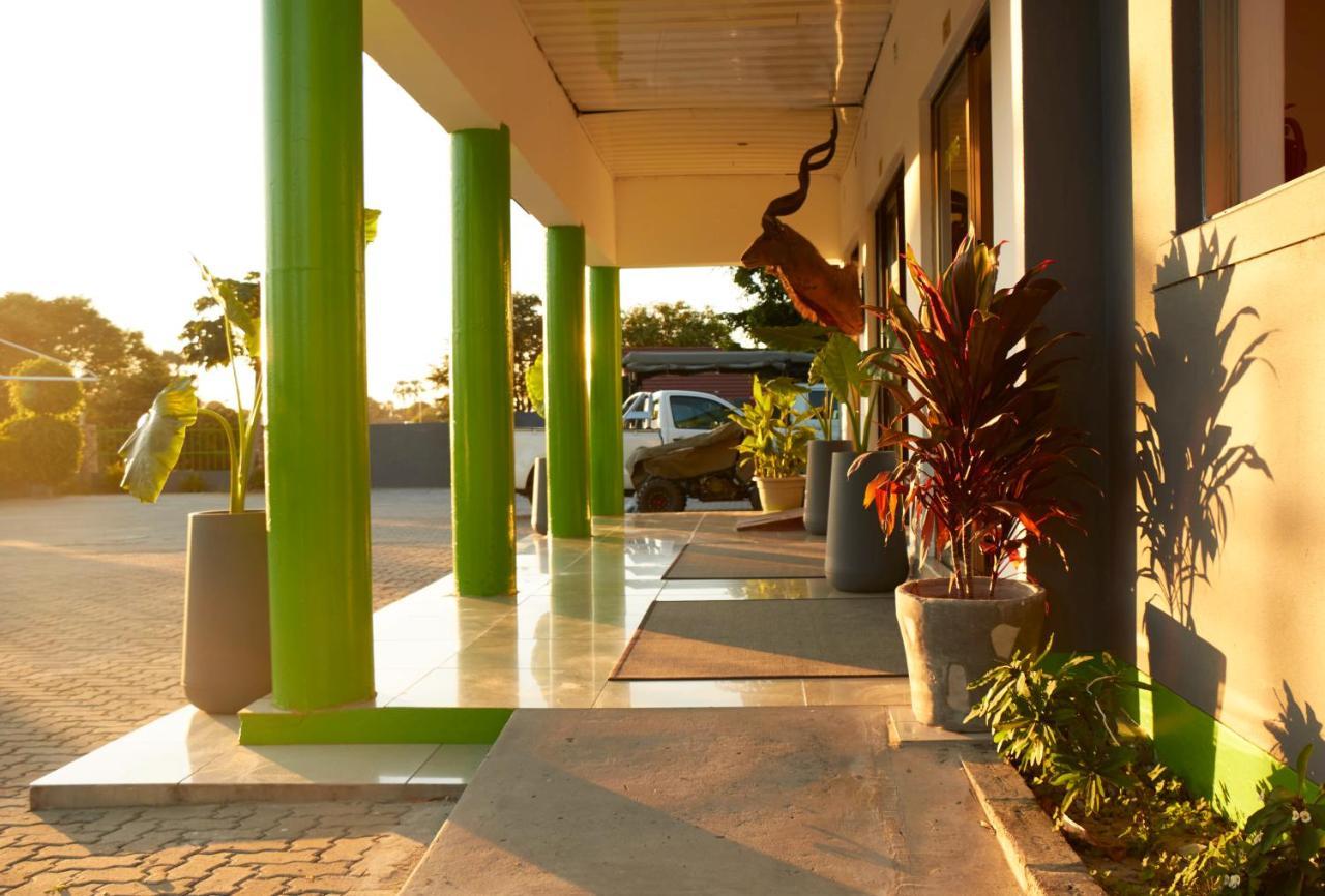 Laha Hotel Maun Esterno foto