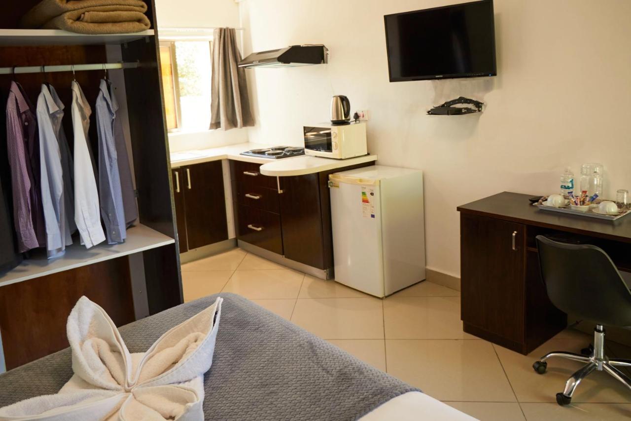 Laha Hotel Maun Esterno foto